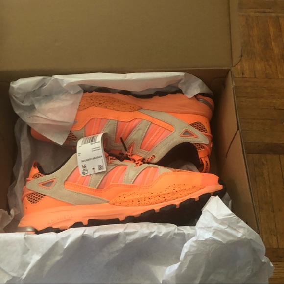 Adidas salmon coloured runners - Picture 2 of 10